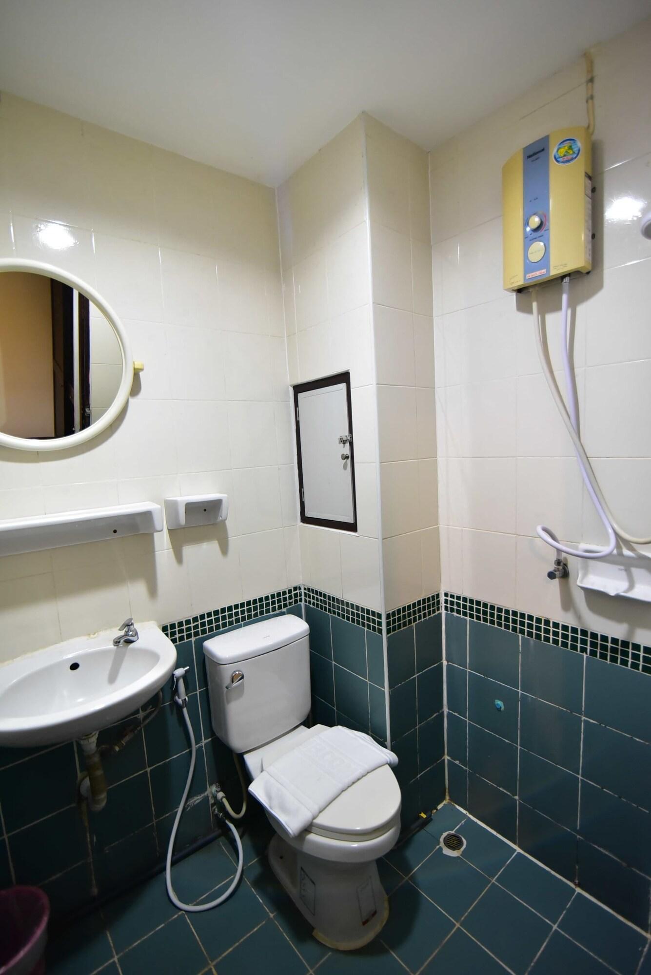 Thara House Otel Bangkok Dış mekan fotoğraf