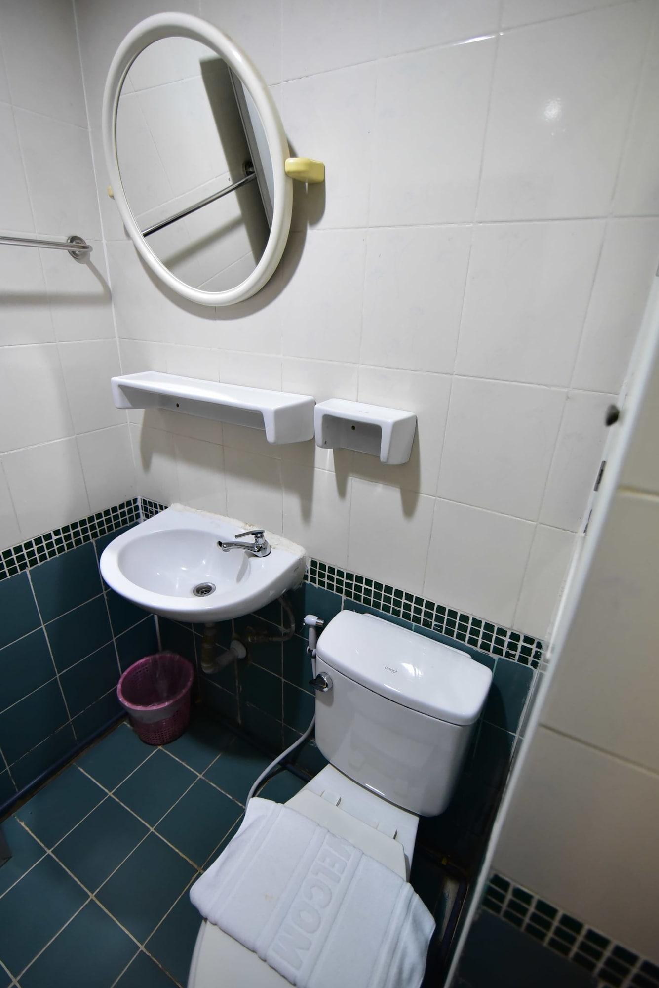 Thara House Otel Bangkok Dış mekan fotoğraf