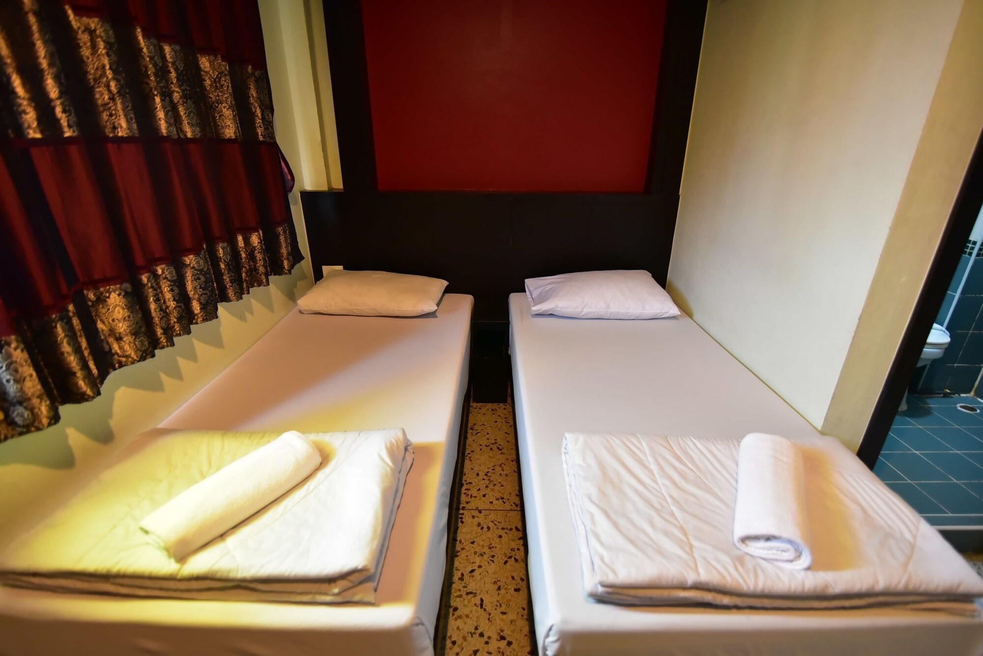 Thara House Otel Bangkok Dış mekan fotoğraf