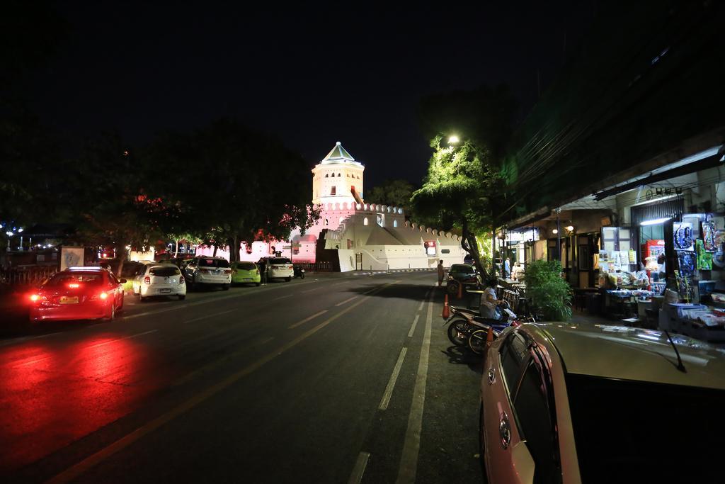Thara House Otel Bangkok Dış mekan fotoğraf
