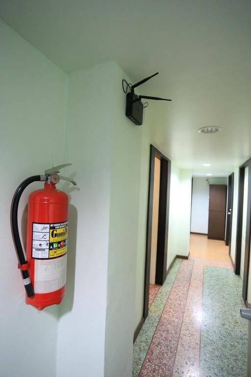 Thara House Otel Bangkok Dış mekan fotoğraf