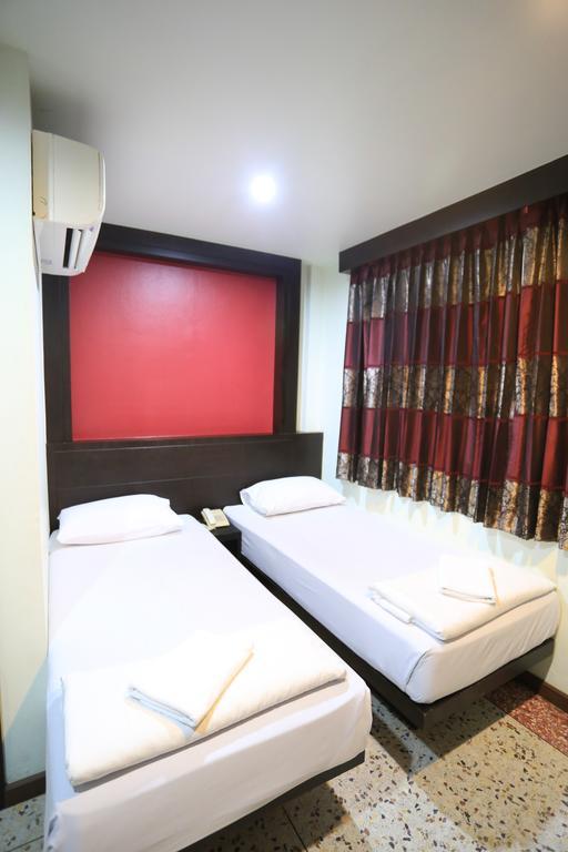 Thara House Otel Bangkok Oda fotoğraf