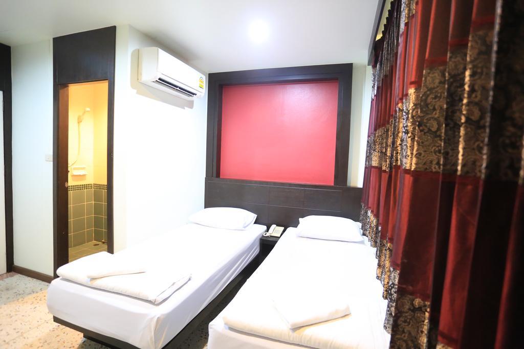 Thara House Otel Bangkok Oda fotoğraf
