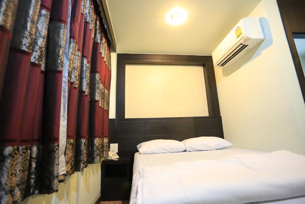 Thara House Otel Bangkok Oda fotoğraf