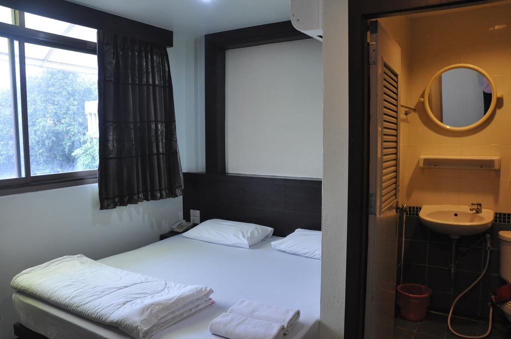 Thara House Otel Bangkok Dış mekan fotoğraf