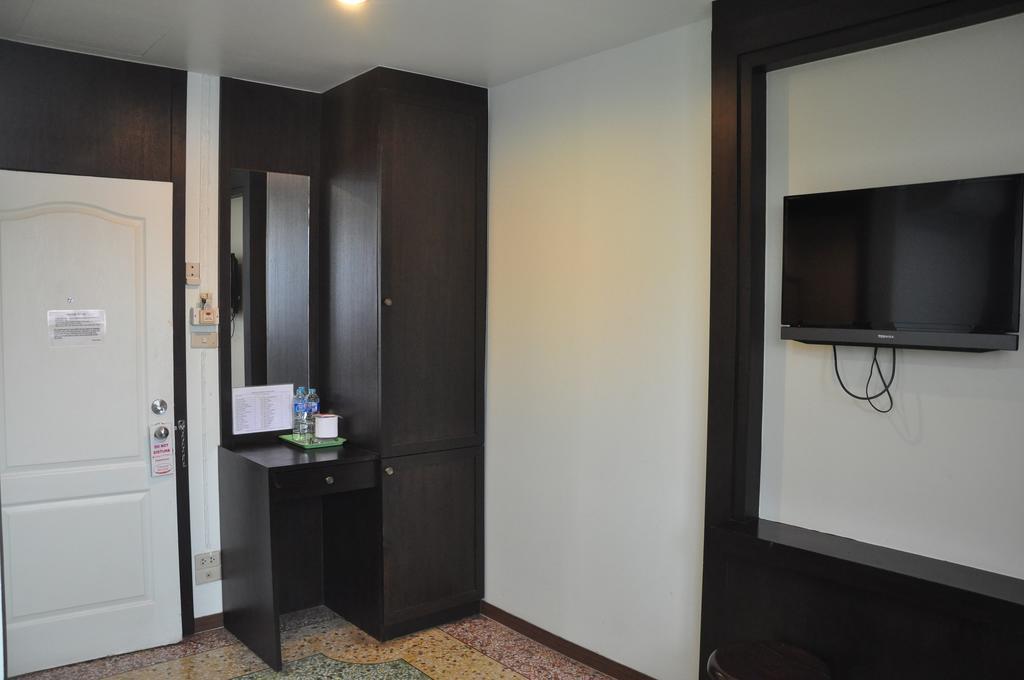 Thara House Otel Bangkok Oda fotoğraf