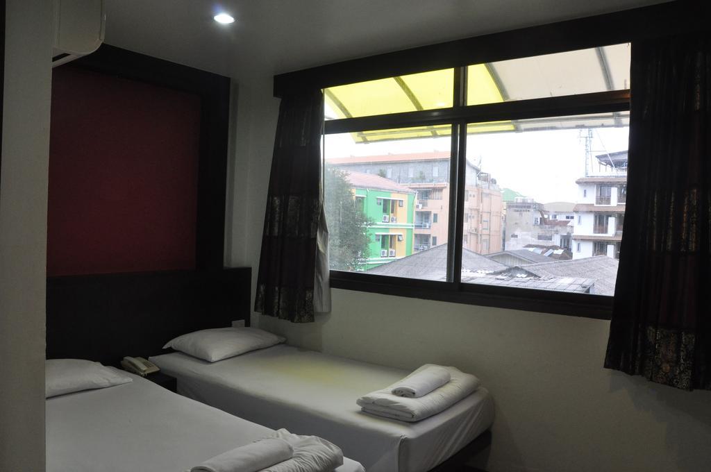 Thara House Otel Bangkok Oda fotoğraf