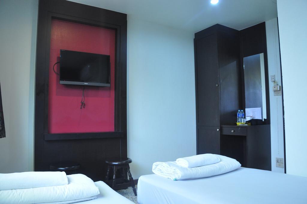 Thara House Otel Bangkok Oda fotoğraf