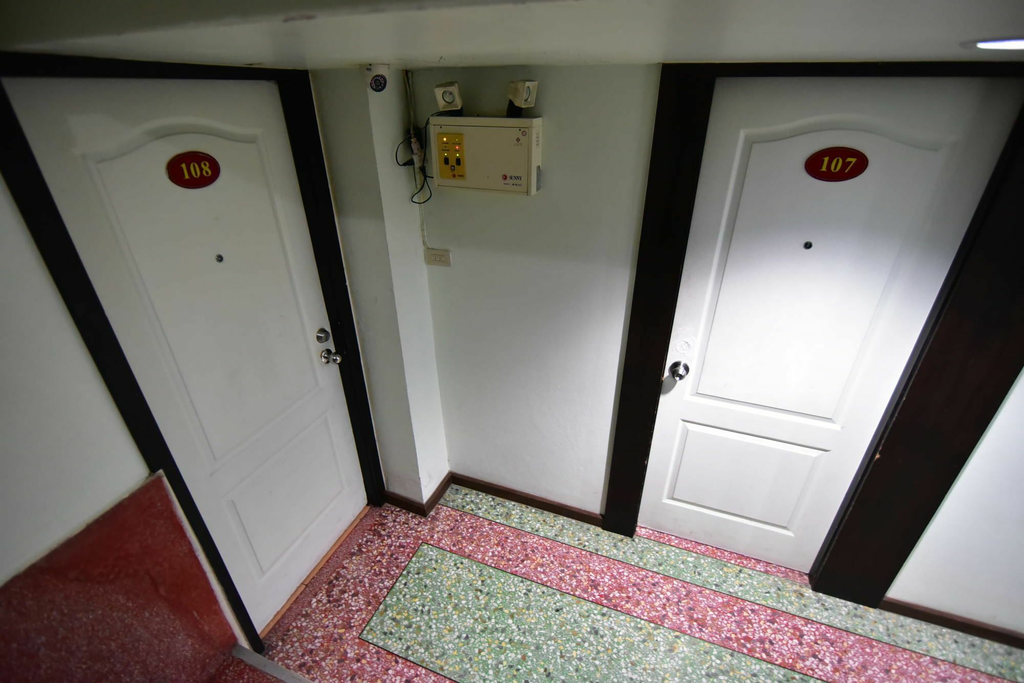 Thara House Otel Bangkok Dış mekan fotoğraf