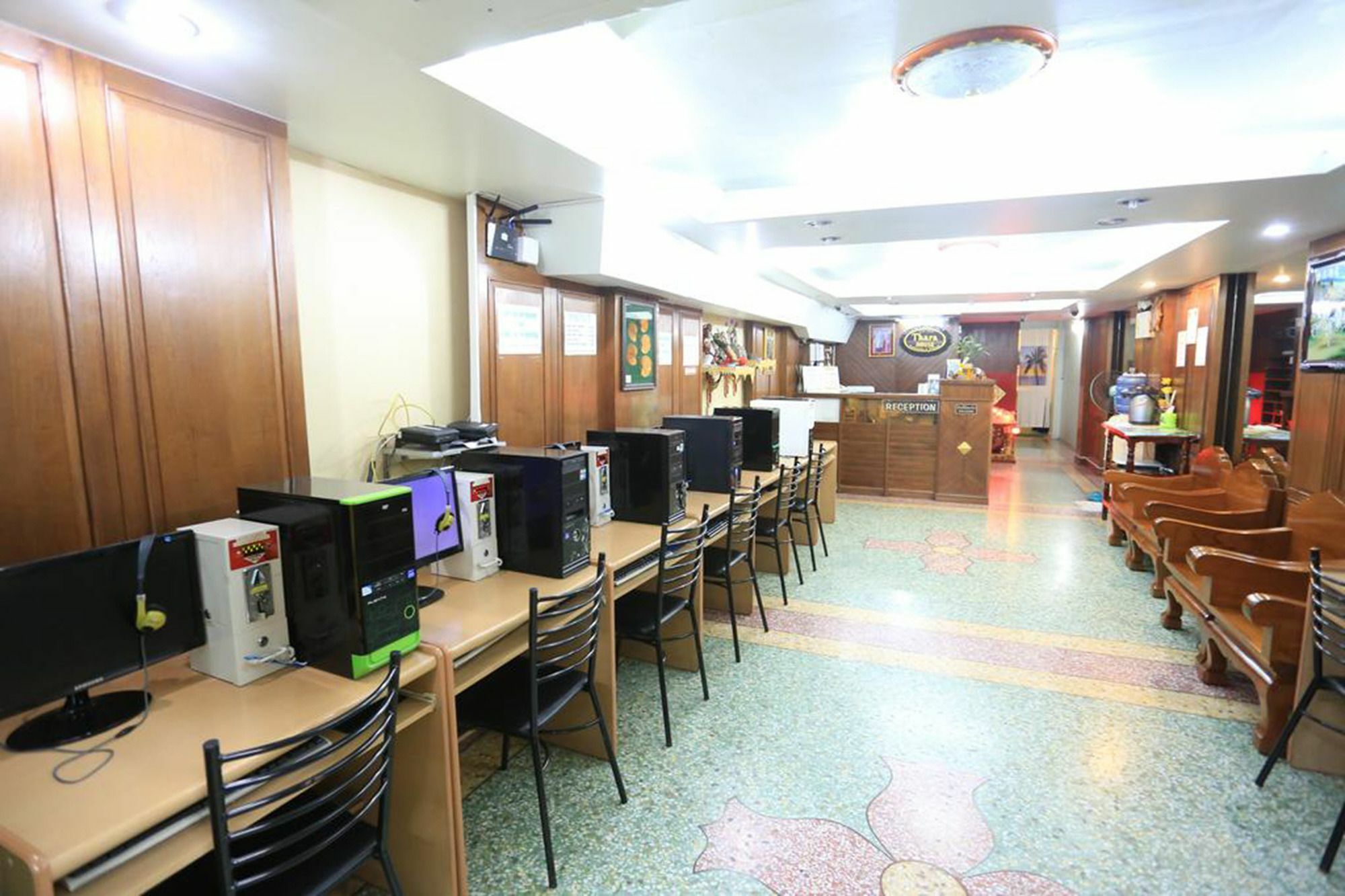 Thara House Otel Bangkok Dış mekan fotoğraf