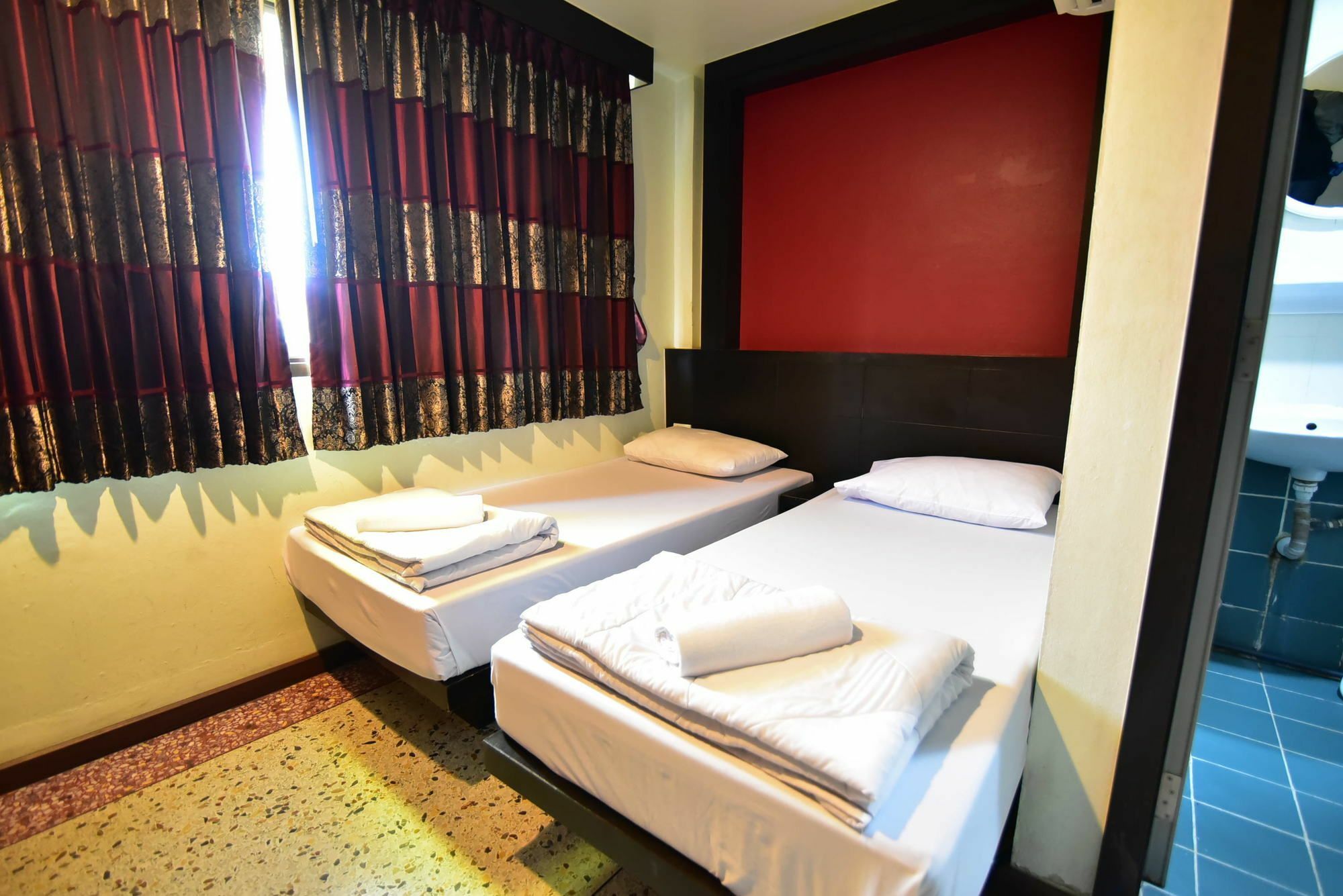 Thara House Otel Bangkok Dış mekan fotoğraf